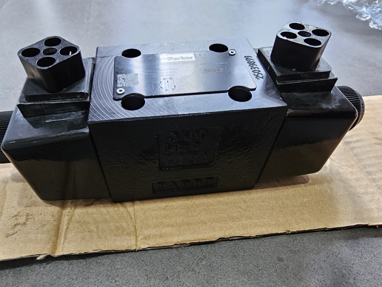 D3W020DNYW42 SOLENOID VAVLE