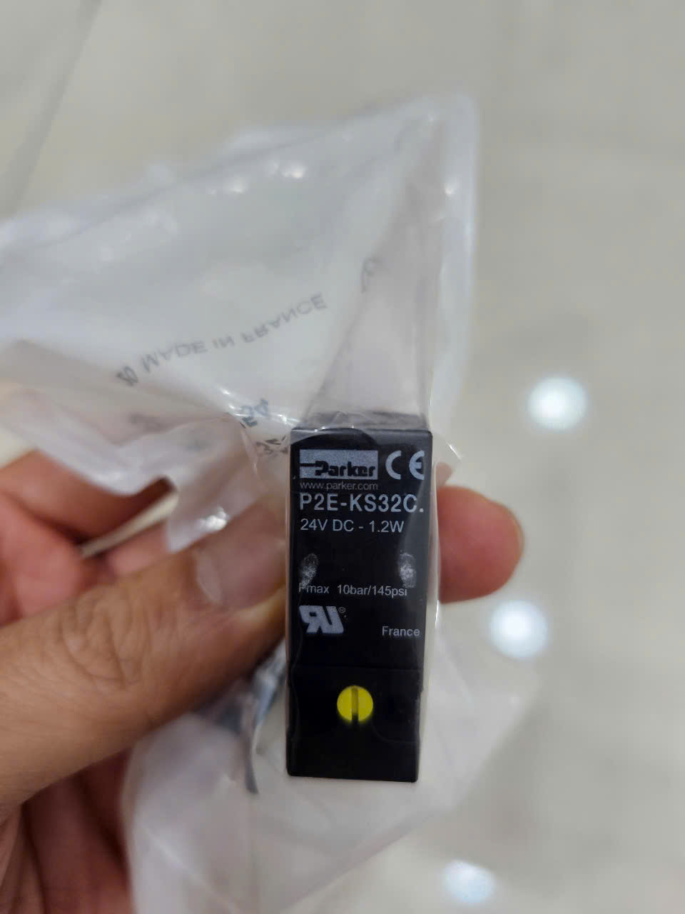 Solenoid Valve P2E-KS32C2 / Van điện từ P2E-KS32C2