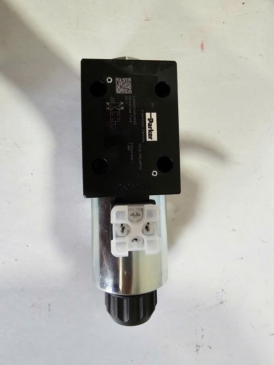D3W001MNJW PARKER SOLENOID VALVE D3W001MNJW42