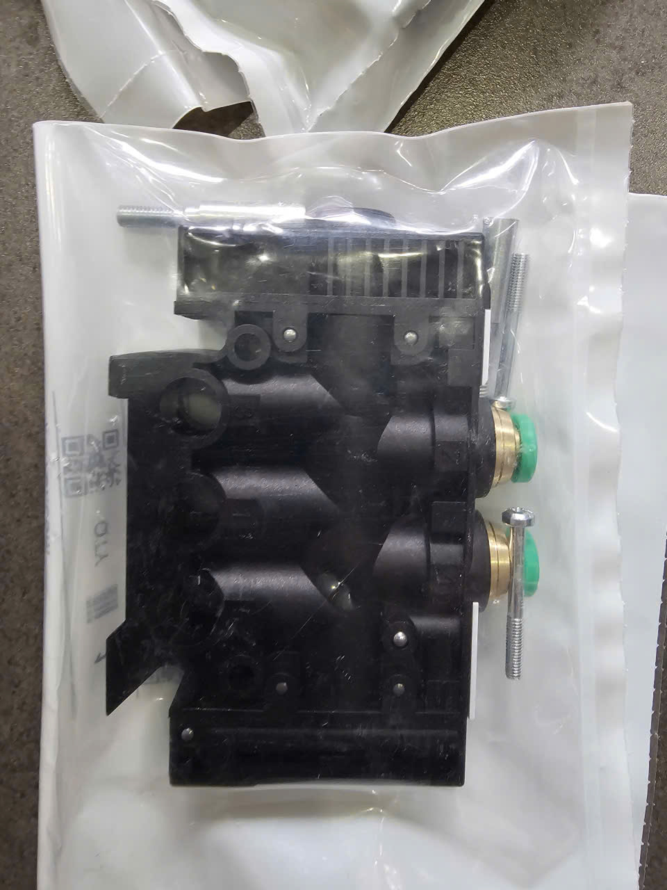 PVL-B1216067 PARKER VALVE DIST 5/2 1/8 EMPIL MONO