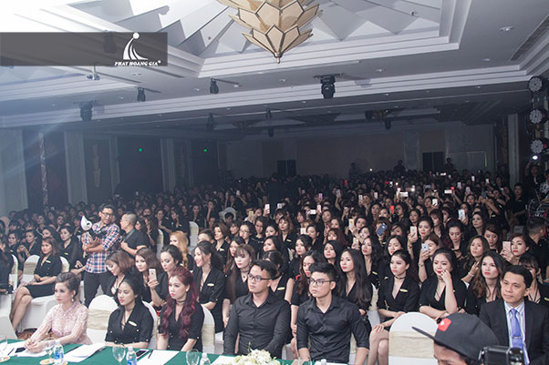 hội thảo công ty mỹ phẩm hoài thương organic 18