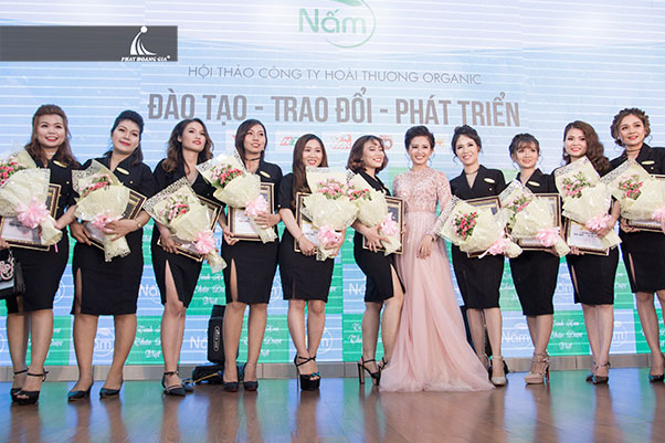 hội thảo công ty mỹ phẩm hoài thương organic 29