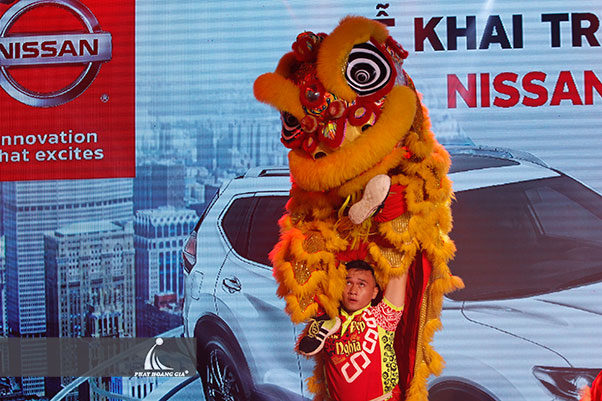 khai trương showroom nissan gò vấp 24