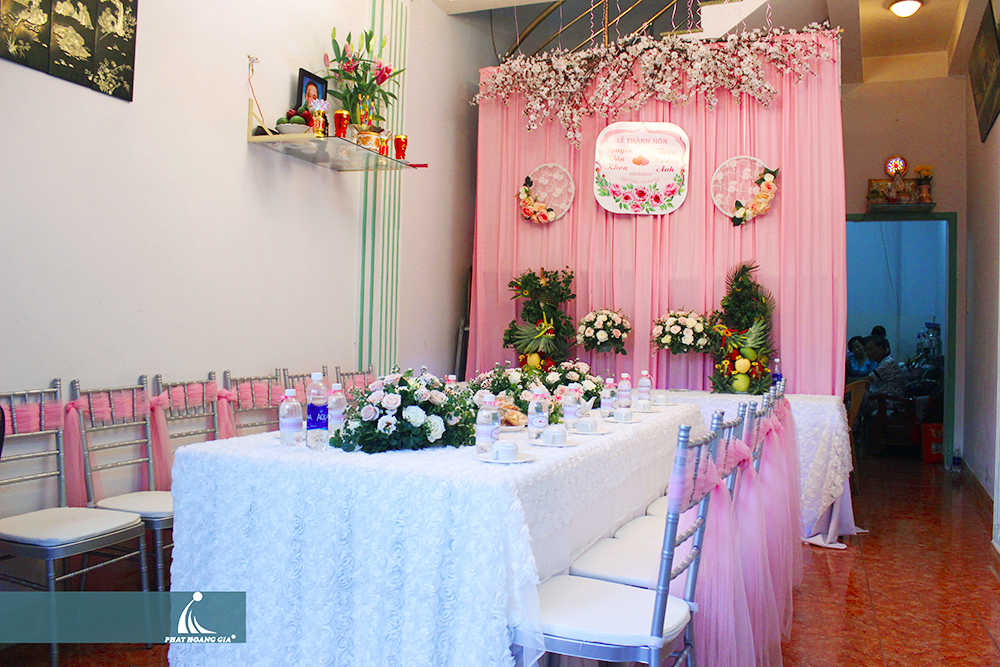 trang trí lễ gia tiên tone hồng 3
