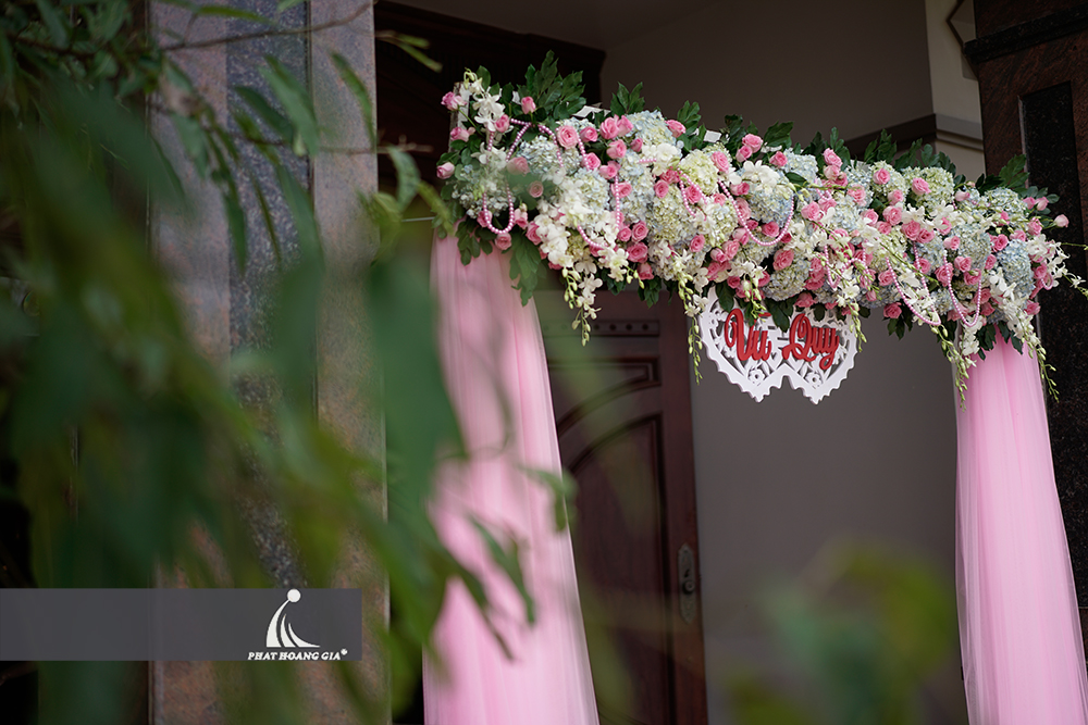 trang trí lễ gia tiên tone hồng 3