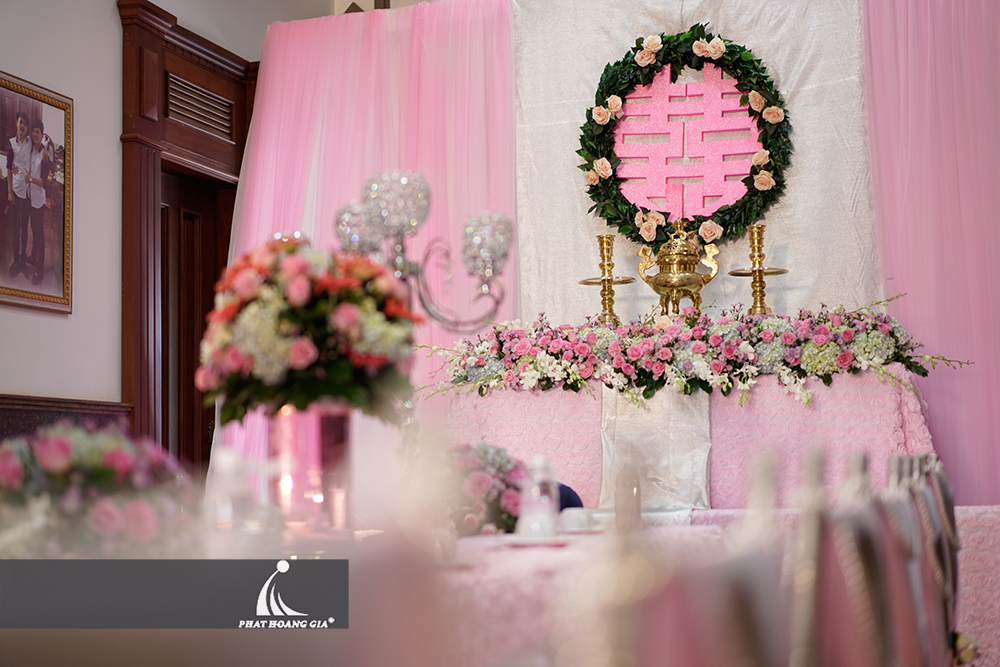 trang trí lễ gia tiên tone hồng 5
