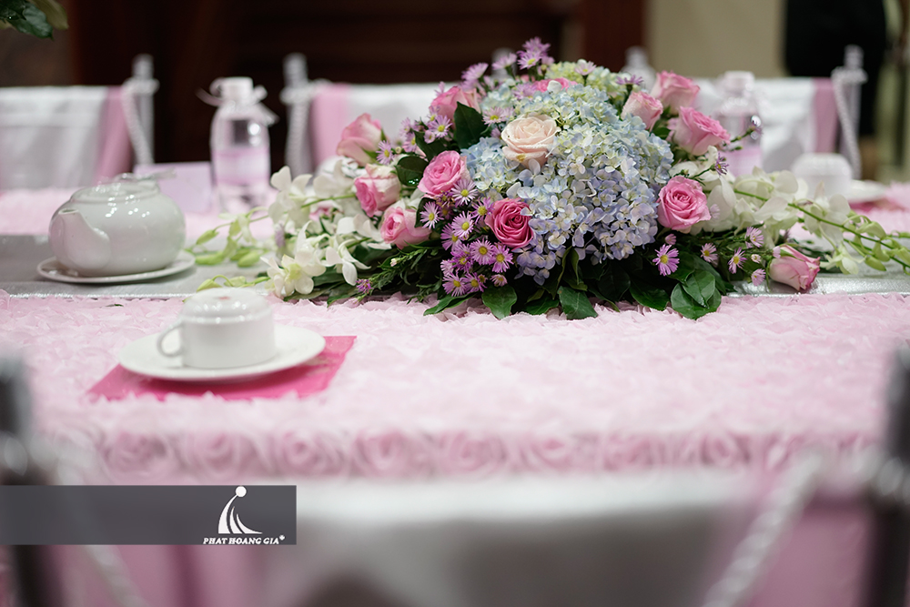 trang trí lễ gia tiên tone hồng 11