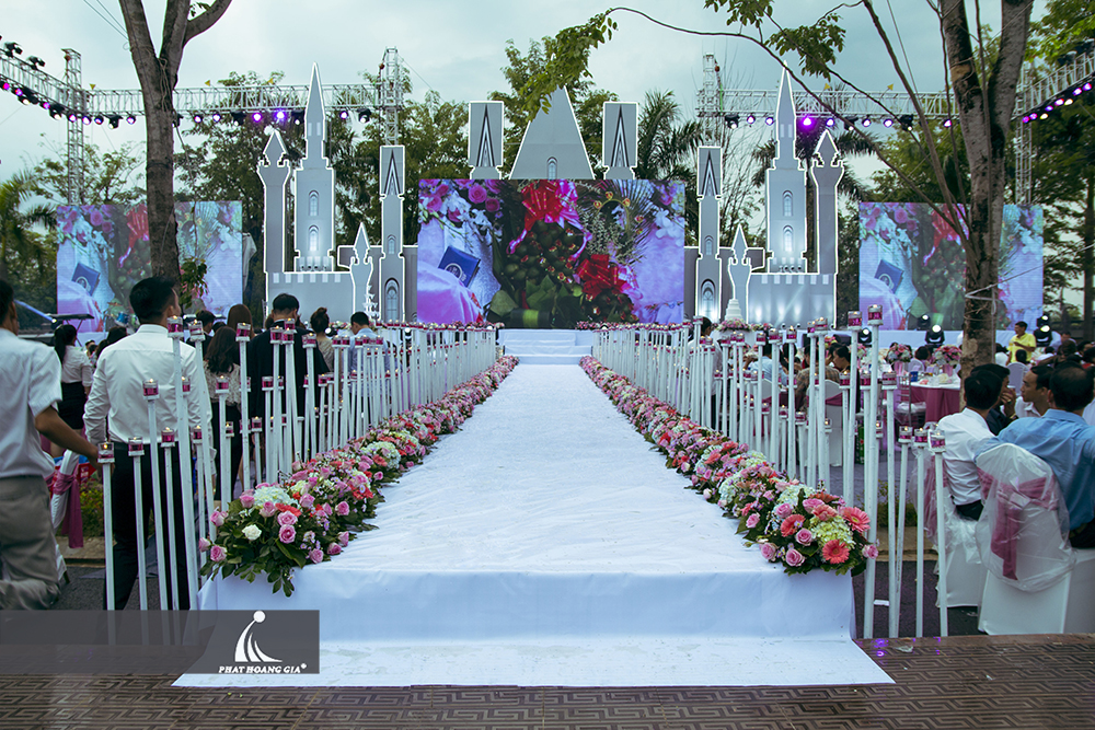 trang trí cưới ngoài trời trọn gói 12