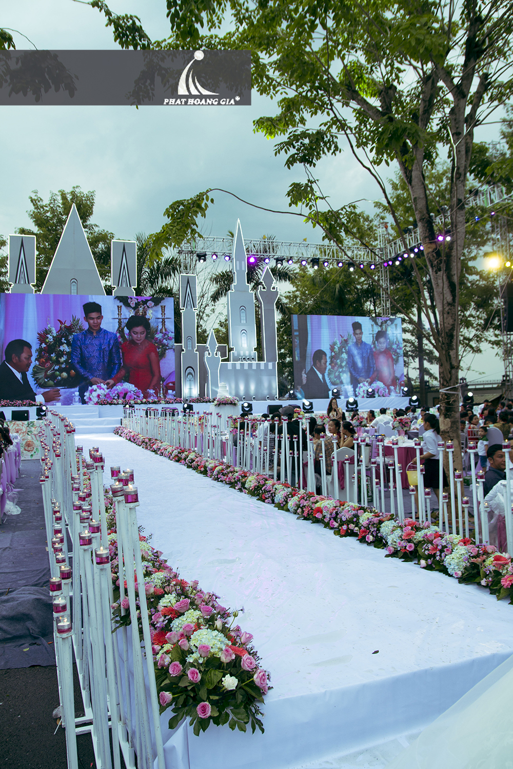 trang trí cưới ngoài trời trọn gói 14