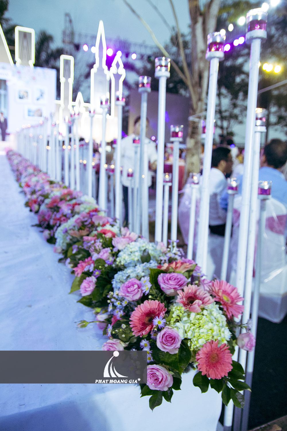 trang trí cưới ngoài trời trọn gói 19