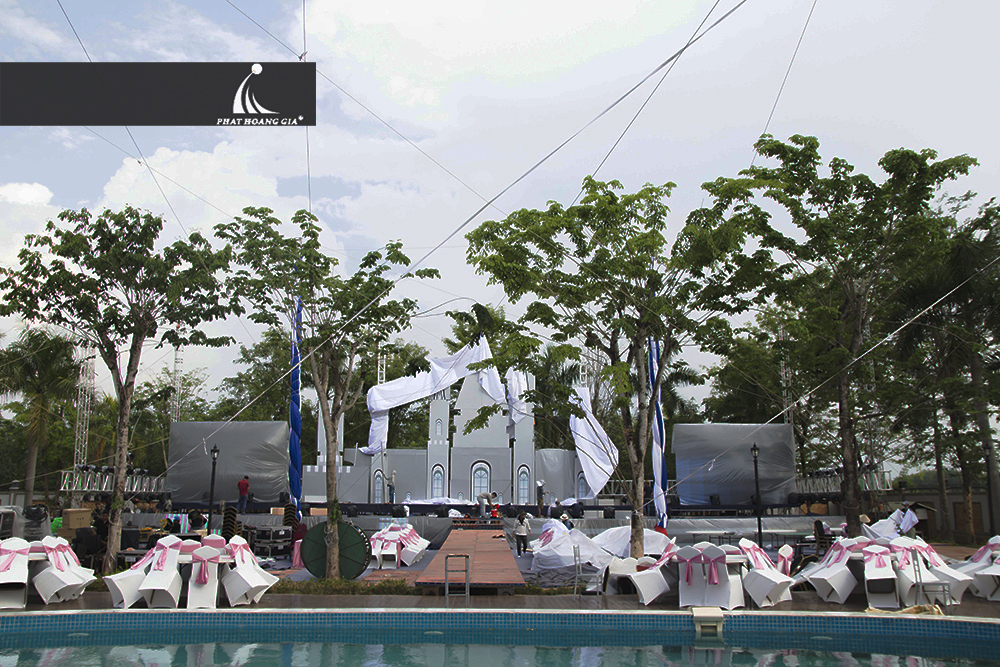 trang trí cưới ngoài trời trọn gói 17