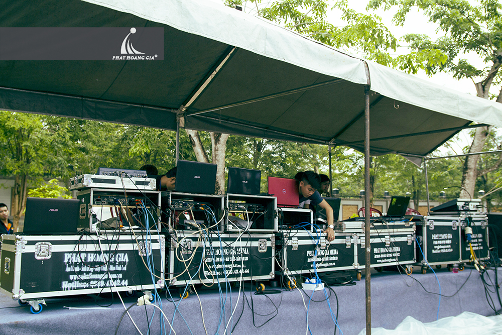 trang trí cưới ngoài trời trọn gói 18