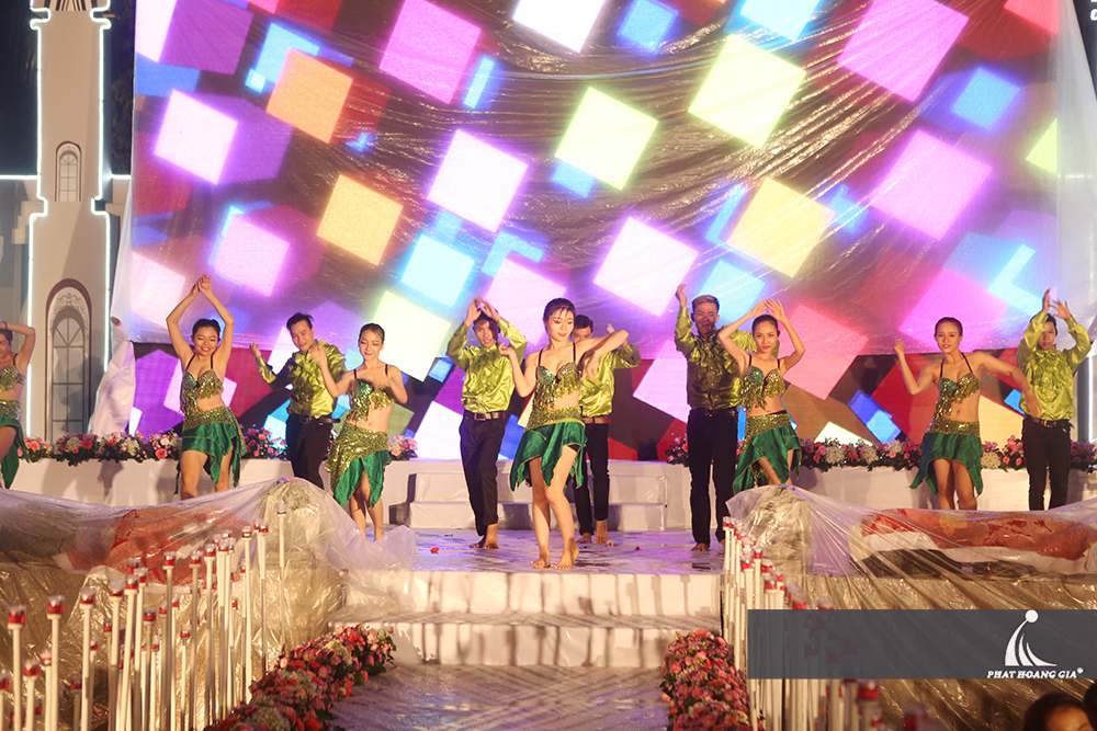 trang trí cưới ngoài trời trọn gói 26