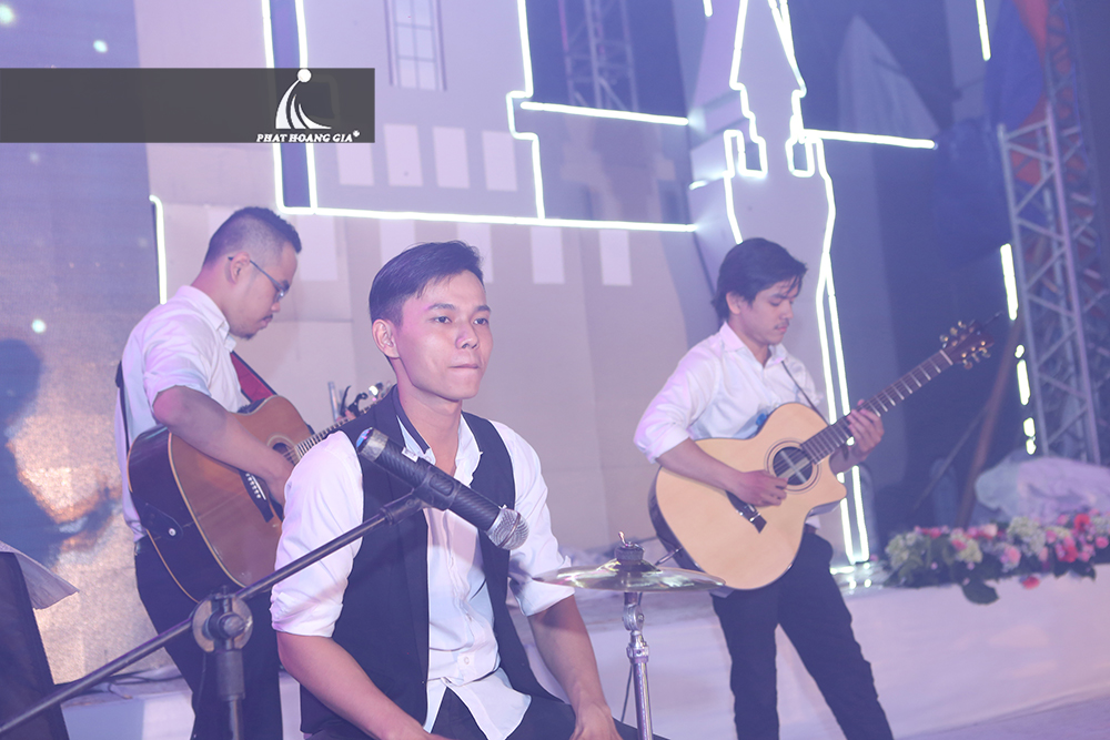 trang trí cưới ngoài trời trọn gói 28