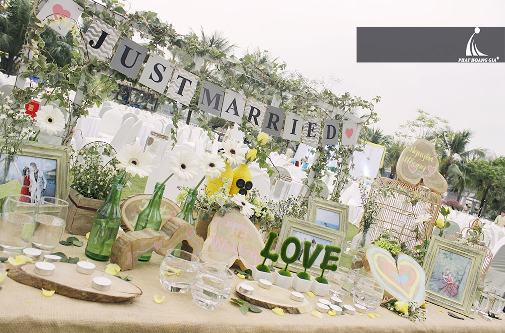 trang trí tiệc cưới ngoài trời 10