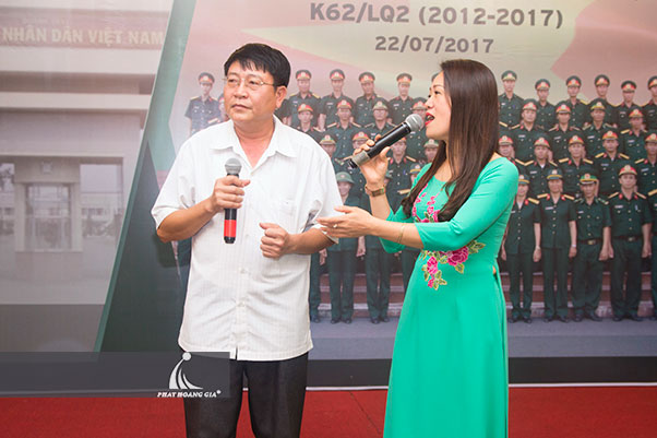 tổ chức họp lớp gặp mặt 8