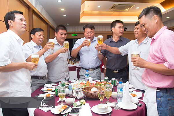 tổ chức họp lớp gặp mặt 14