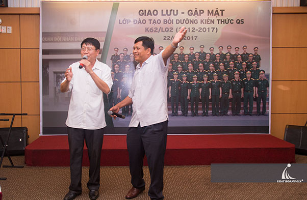 tổ chức họp lớp gặp mặt 16