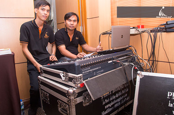 tổ chức họp lớp gặp mặt 17