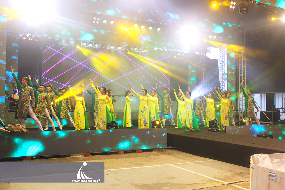 cho thuê sân khấu 8