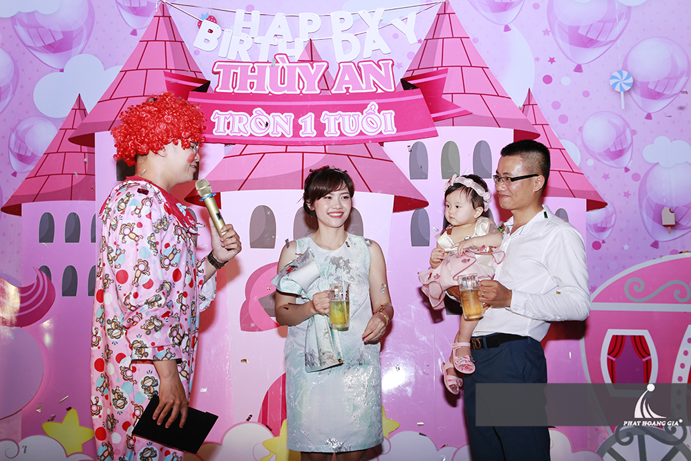 tiệc thôi nôi bé thùy an 1