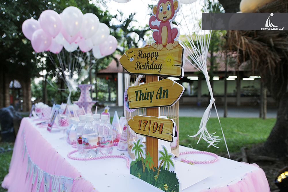 tiệc thôi nôi bé thùy an 2