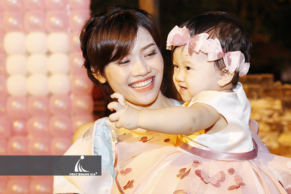 tiệc thôi nôi bé thùy an 7