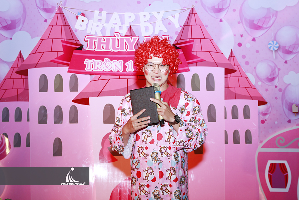 tiệc thôi nôi bé thùy an 16