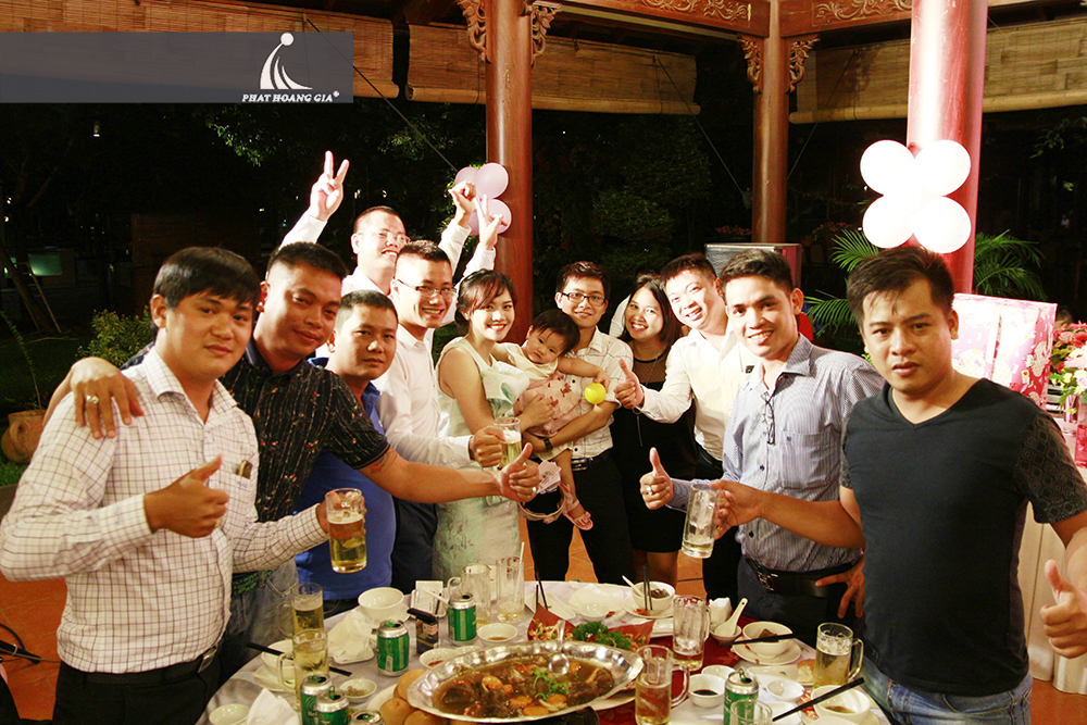 tiệc thôi nôi bé thùy an 18