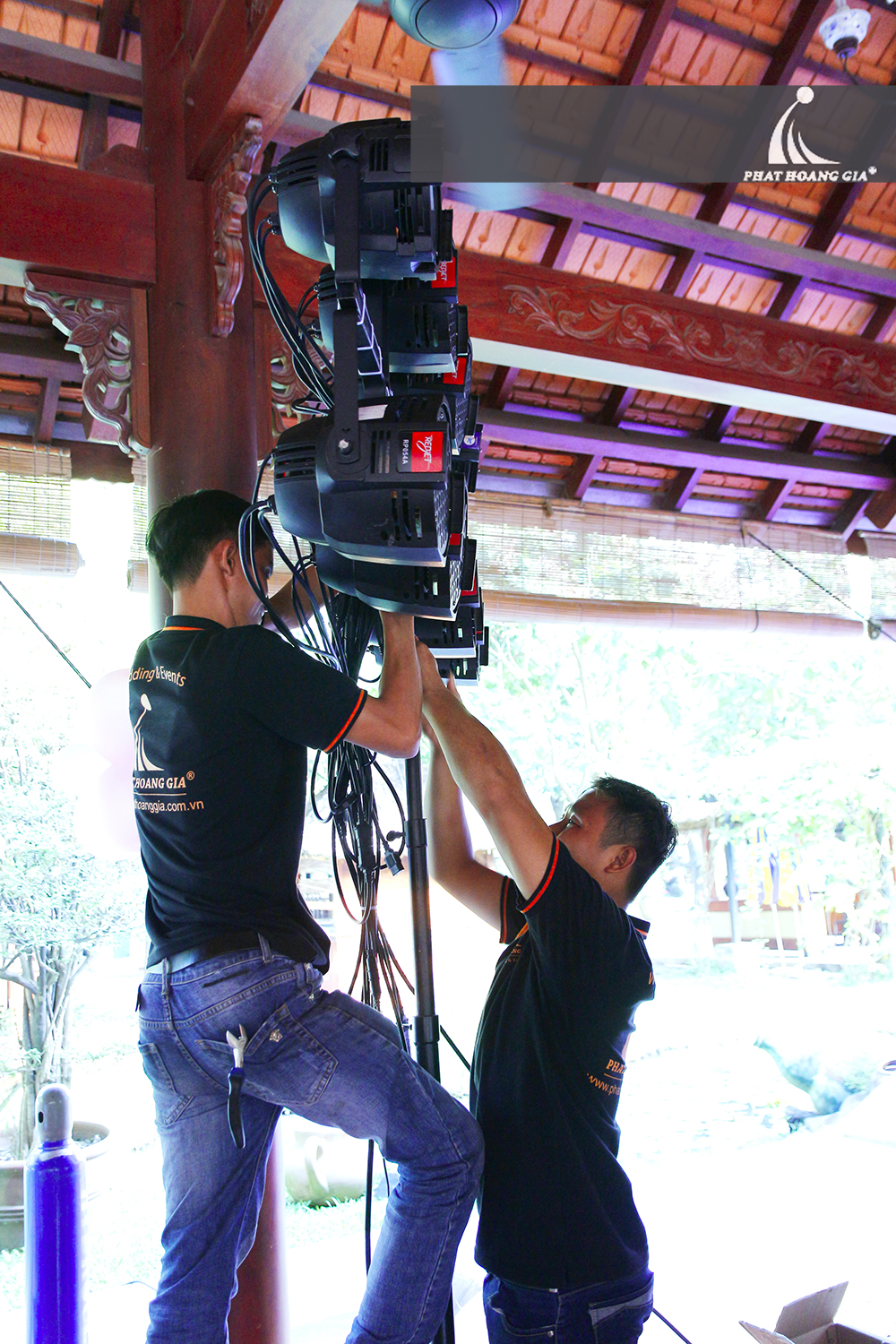 tiệc thôi nôi bé thùy an 24