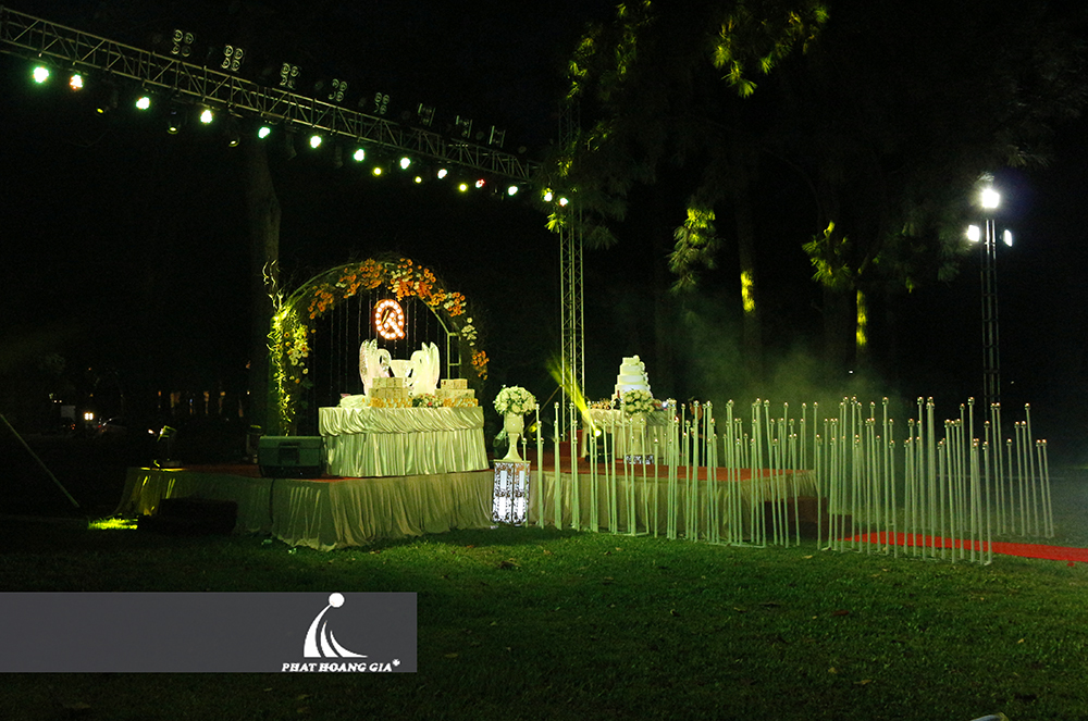 trang trí tiệc cưới ngoài trời trọn gói 7