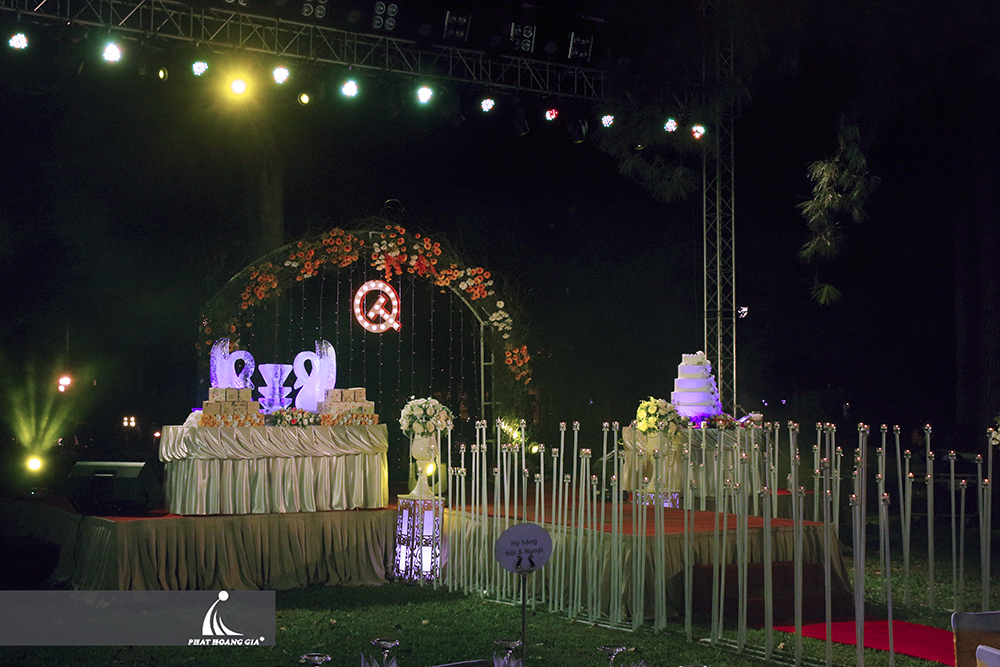 trang trí tiệc cưới ngoài trời trọn gói 8
