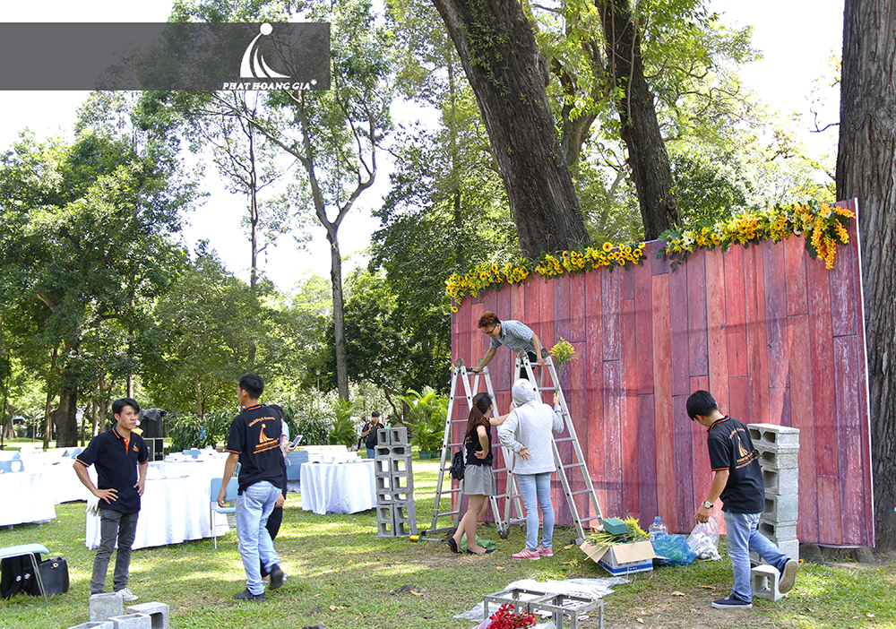 trang trí tiệc cưới ngoài trời trọn gói 21