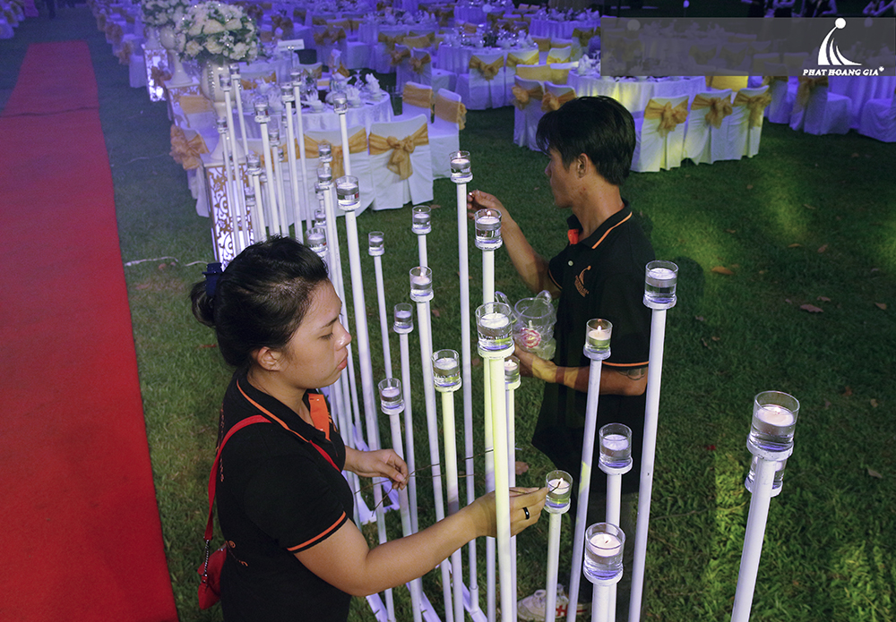 trang trí tiệc cưới ngoài trời trọn gói 19