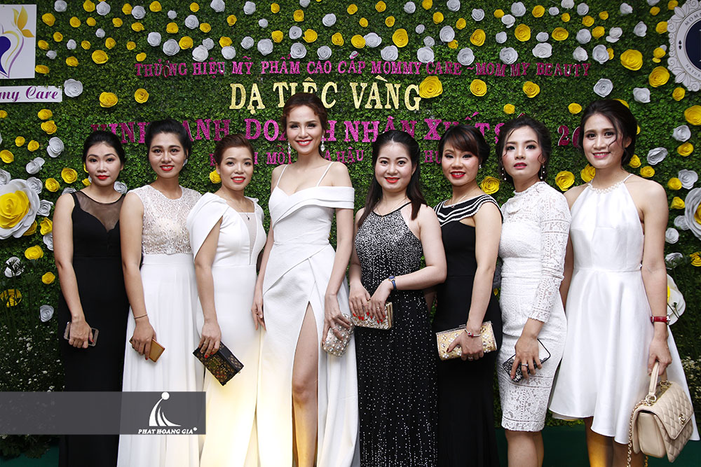 Vinh danh doanh nhân xuất sắc khánh hà beauty 1