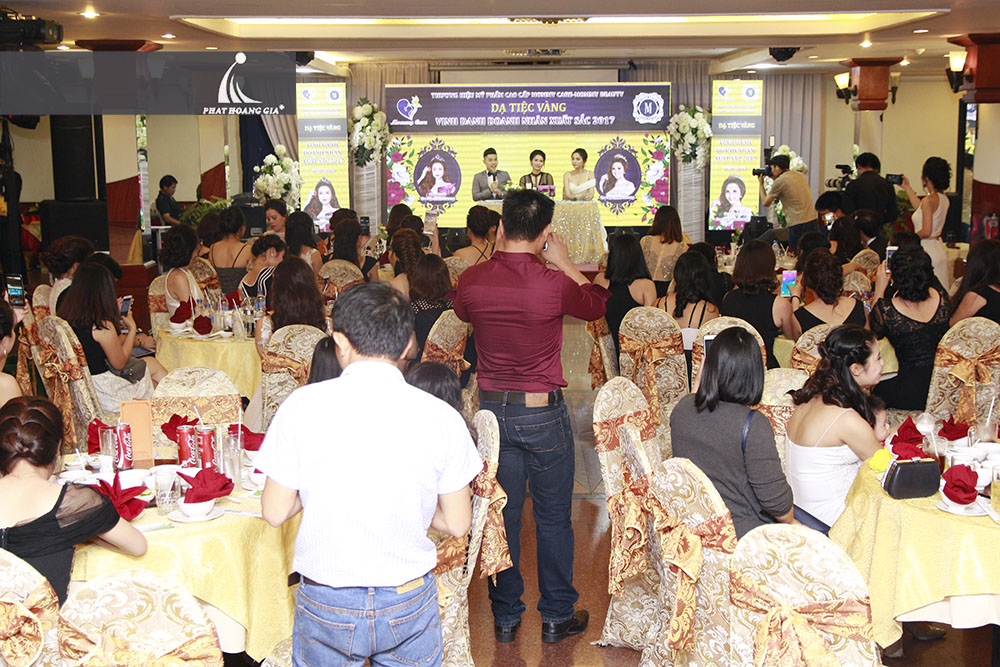 Vinh danh doanh nhân xuất sắc khánh hà beauty 17