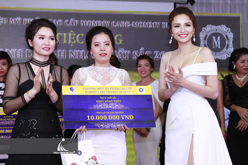 Vinh danh doanh nhân xuất sắc khánh hà beauty 21