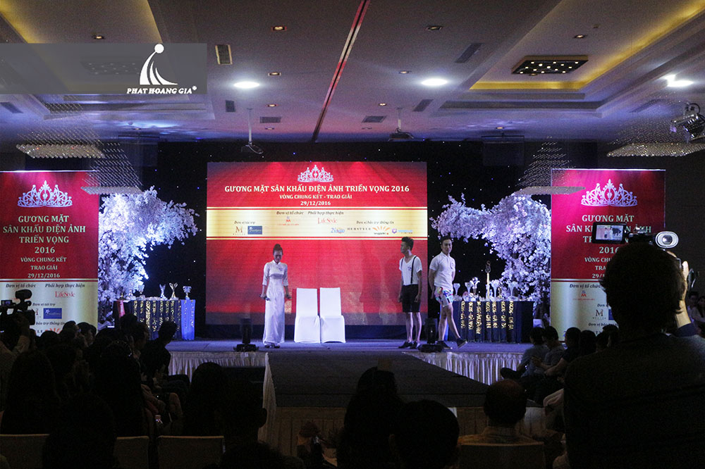 gương mặt sân khấu điện ảnh 7