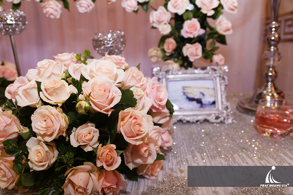 hoa trang trí tiệc cưới 2