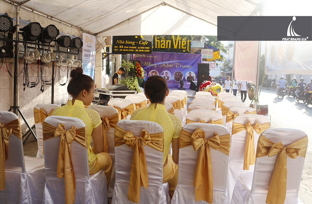 khai trương nhà hàng chân việt 1