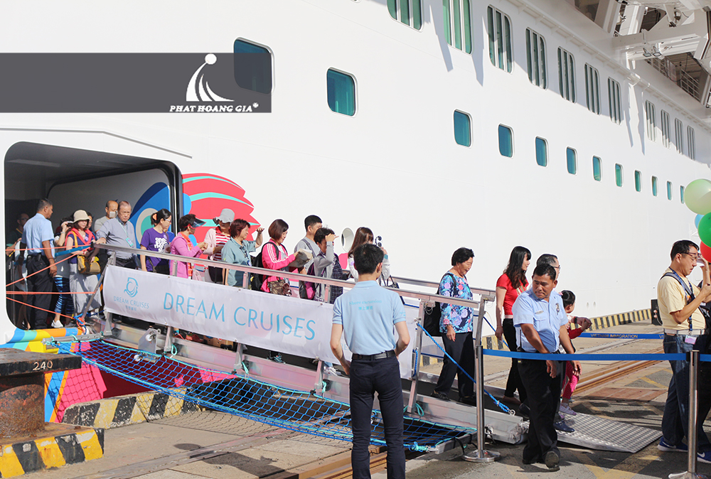 tàu genting dream vào Việt Nam 08