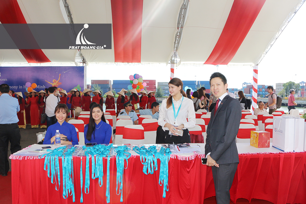 tàu genting dream vào Việt Nam 10