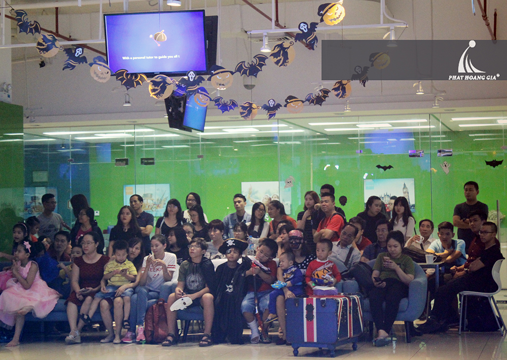 halloween wall street english