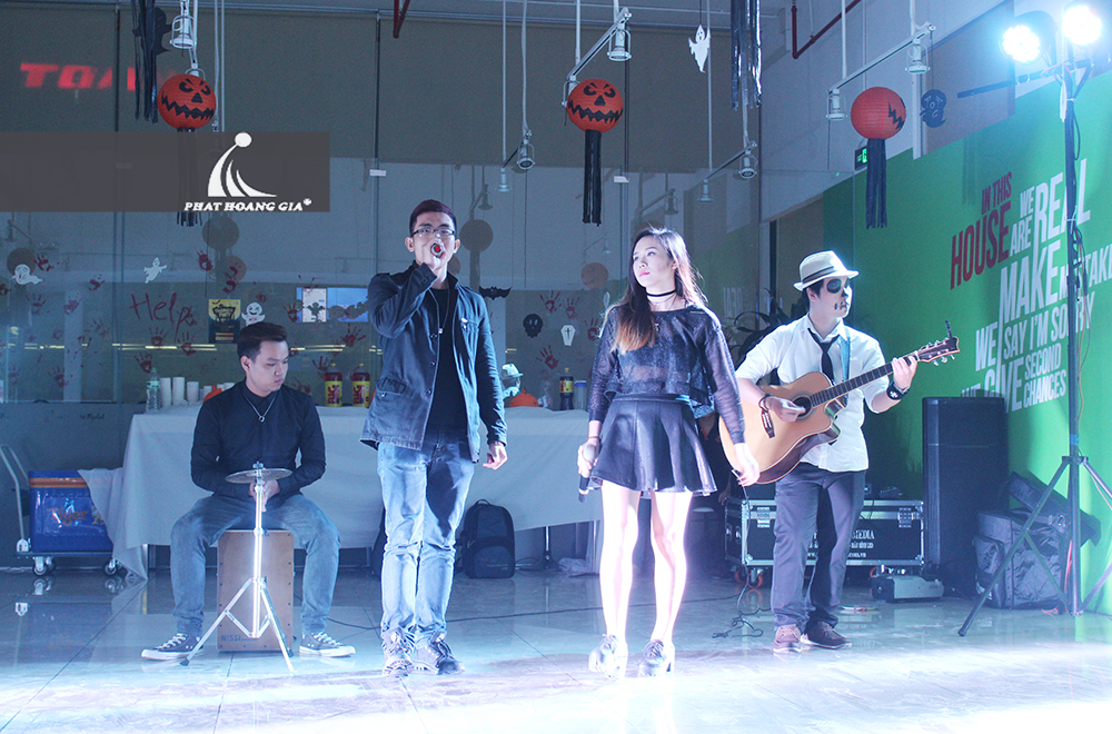 halloween wall street english