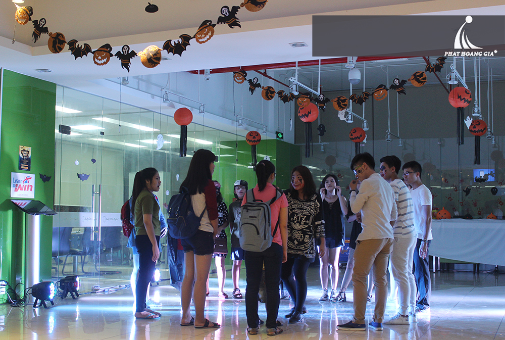 halloween wall street english