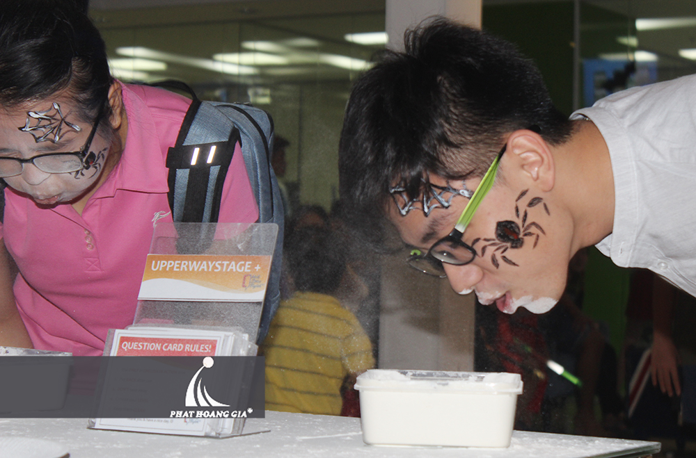 halloween wall street english