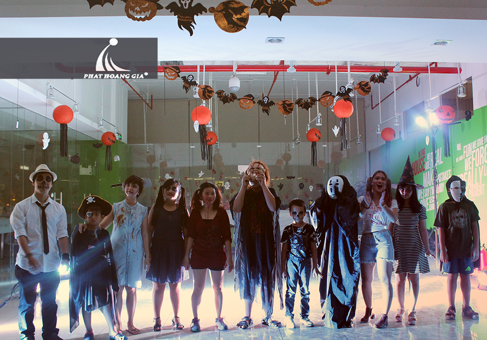 halloween wall street english