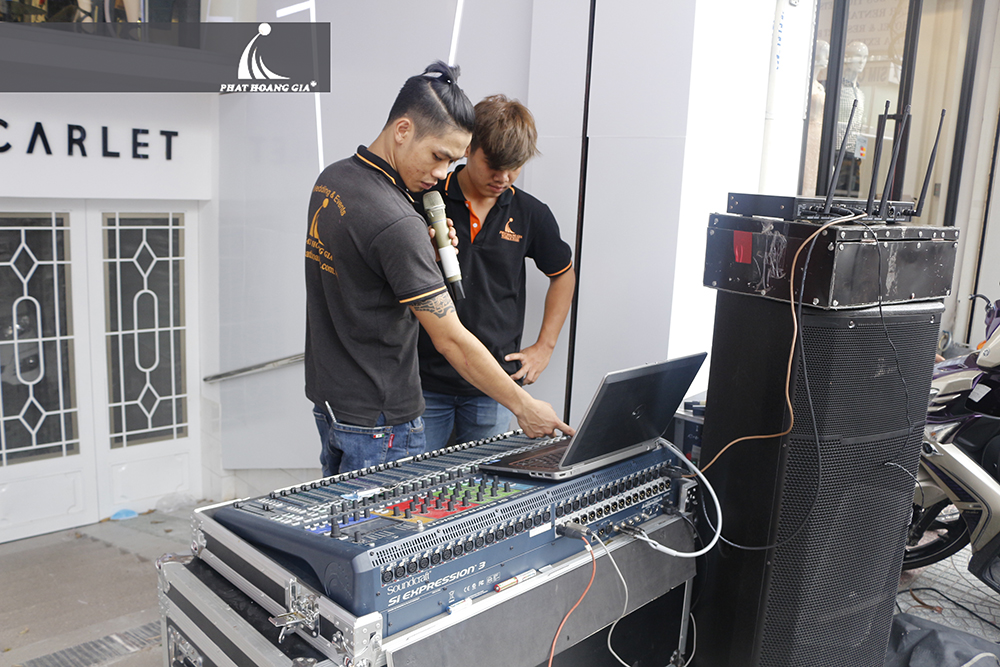 khai trương cửa hàng vân anh scarlet 5