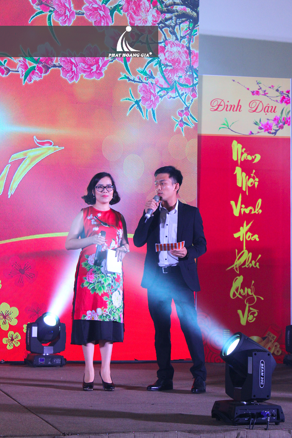 tất niên công ty dầu khí biển đông 4