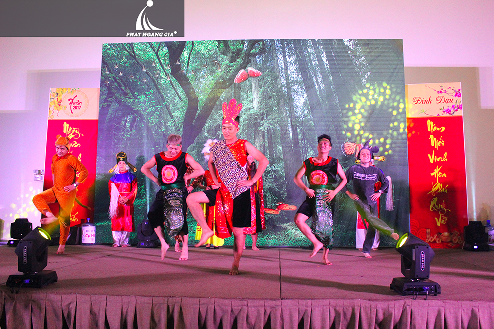 tất niên công ty dầu khí biển đông 8